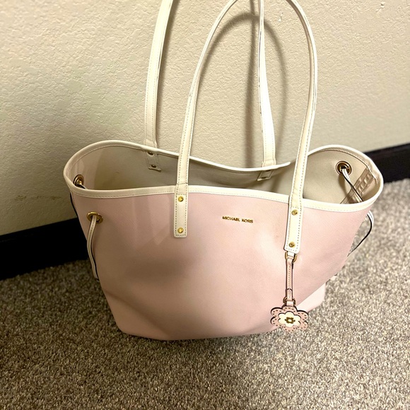 Michael Kor, open tote bag. - Picture 1 of 4